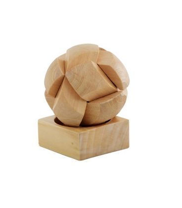 Puzzle din lemn in forma de minge
